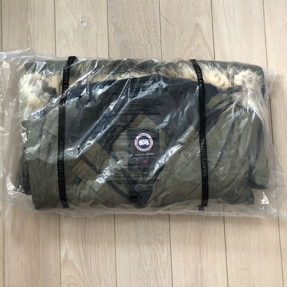 Authentic Canada Goose Arctic Program Long Goose Down Jacket in Military Green S - Picture 2 of 16
